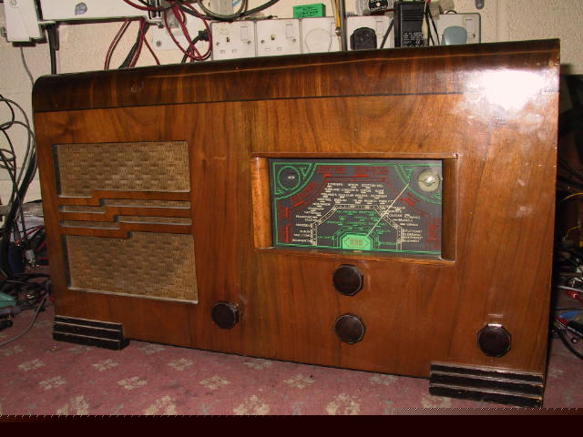 A BETTER THAN AVERAGE RADIO MADE FOR THE UPMARKET LONDON STORES 